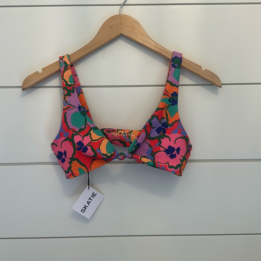 Skatie swim top NWT